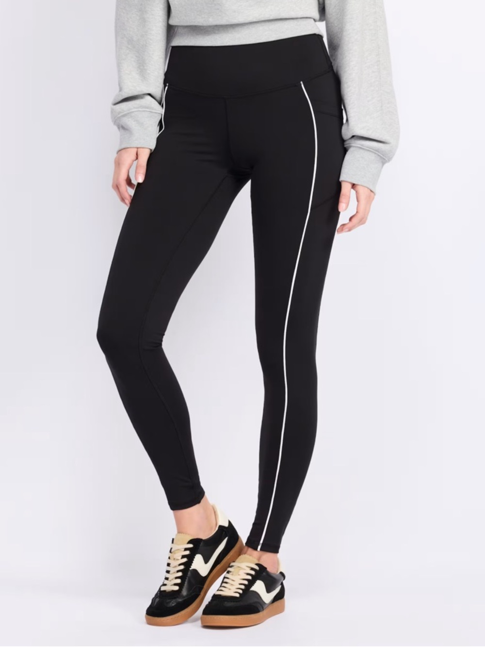 We Wander black flexstretch pocket 7/8 legging with piping detail